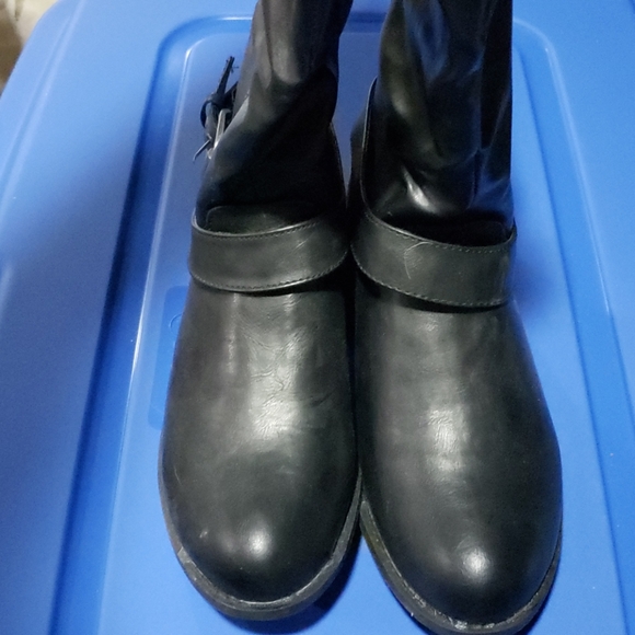 Women's Boots - Picture 2 of 5